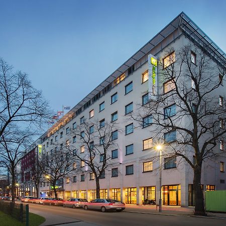 Holiday Inn Express Berlin City Centre By Ihg Esterno foto