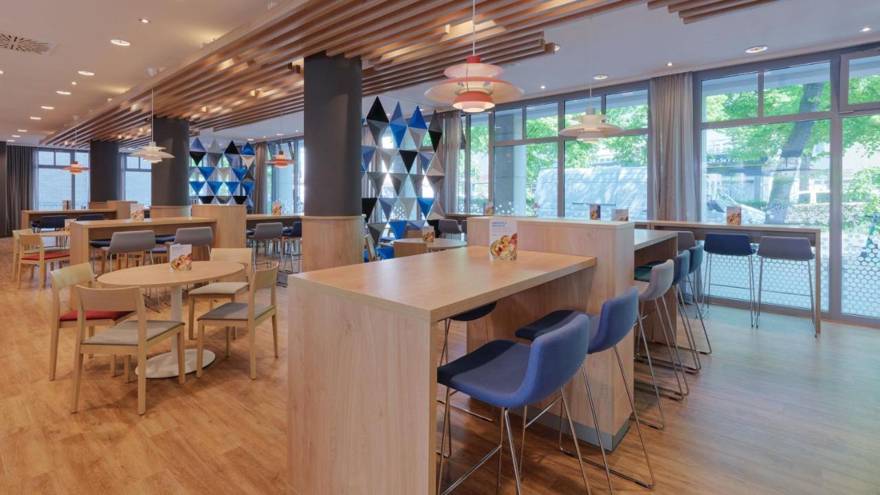 Holiday Inn Express Berlin City Centre By Ihg Esterno foto
