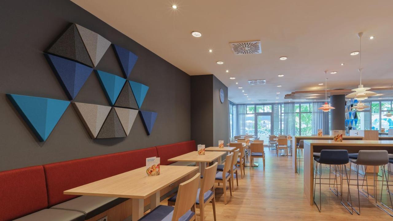 Holiday Inn Express Berlin City Centre By Ihg Esterno foto