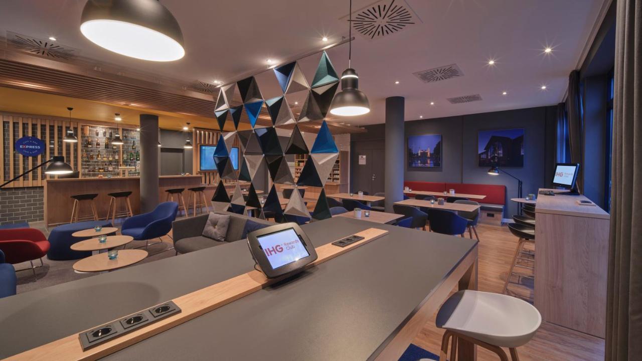 Holiday Inn Express Berlin City Centre By Ihg Esterno foto