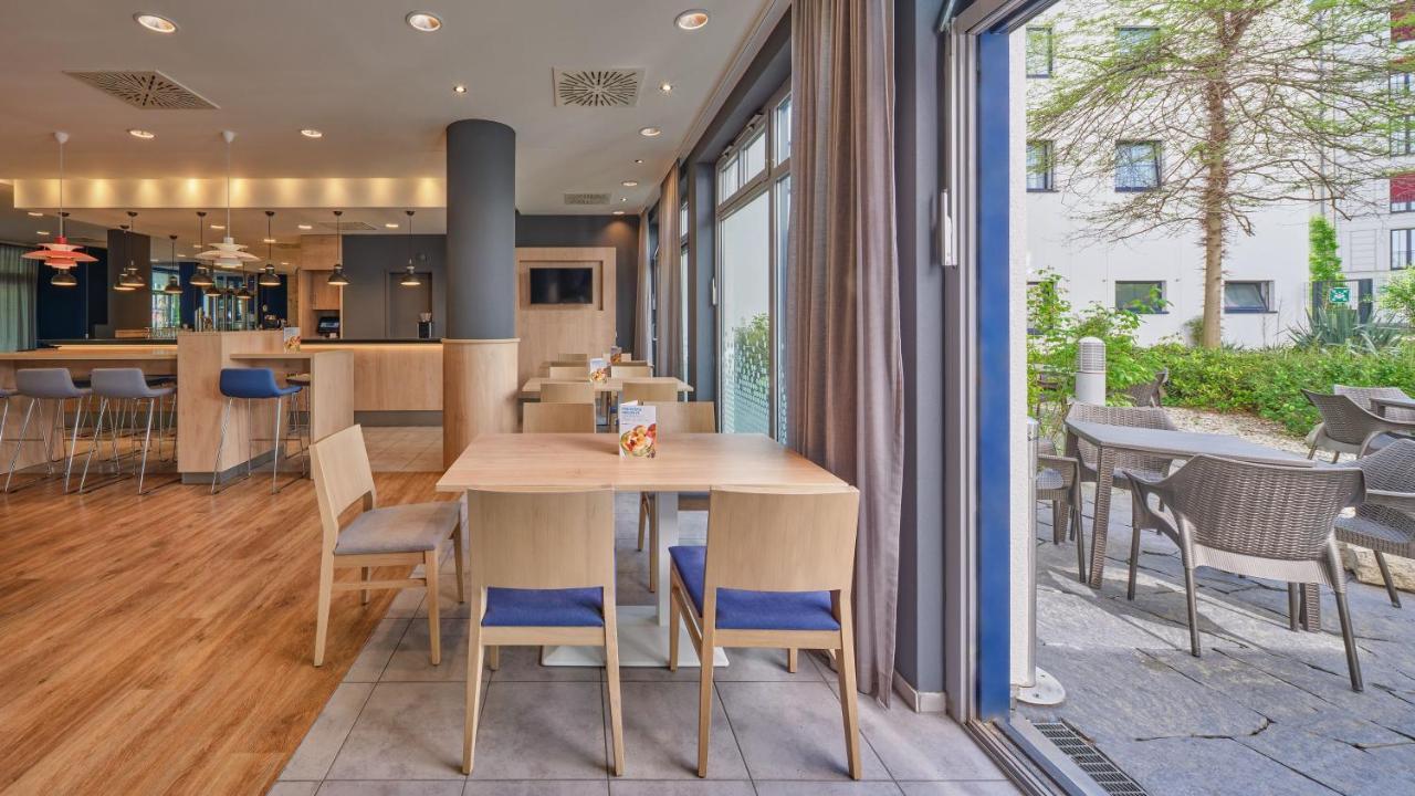 Holiday Inn Express Berlin City Centre By Ihg Esterno foto