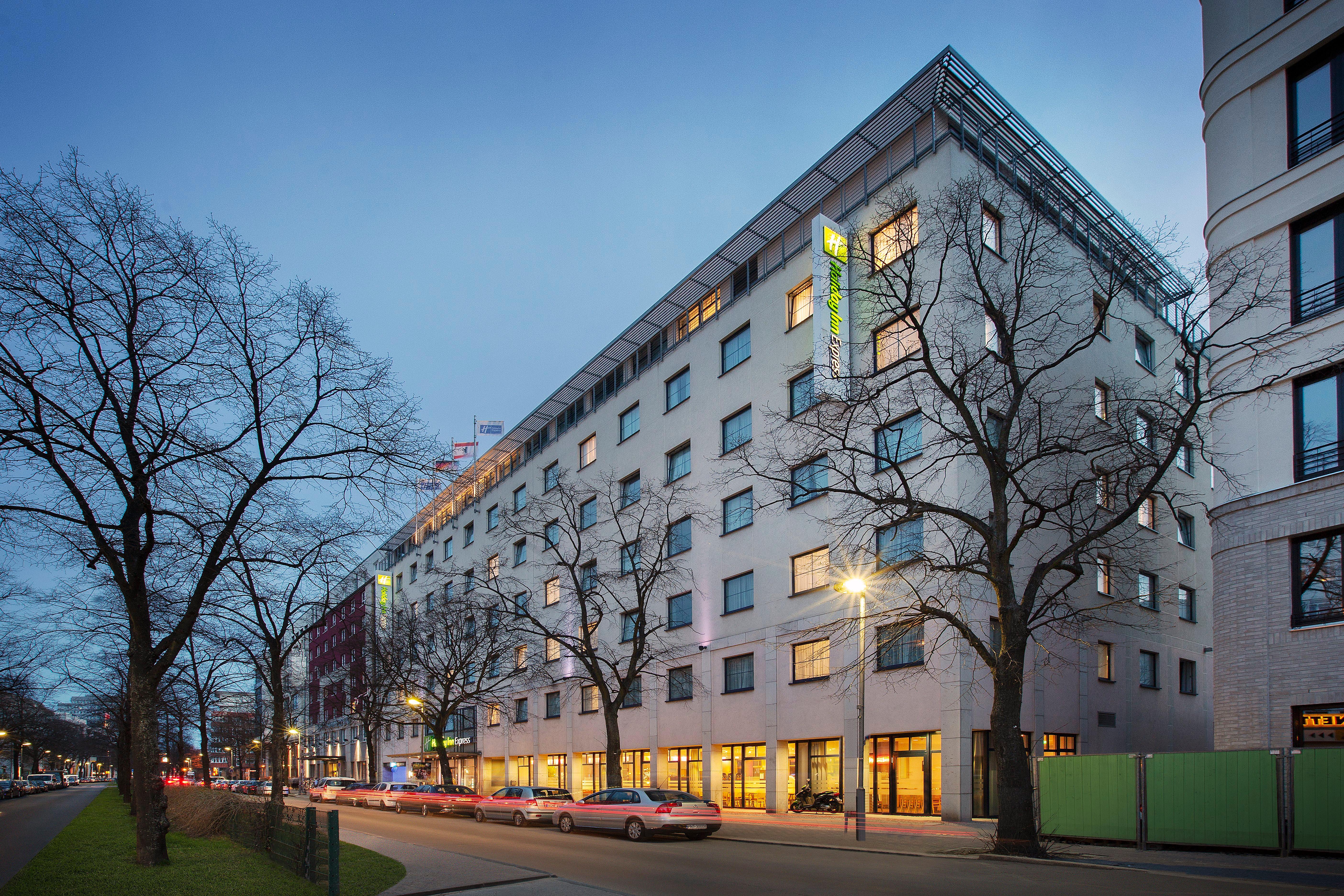 Holiday Inn Express Berlin City Centre By Ihg Esterno foto
