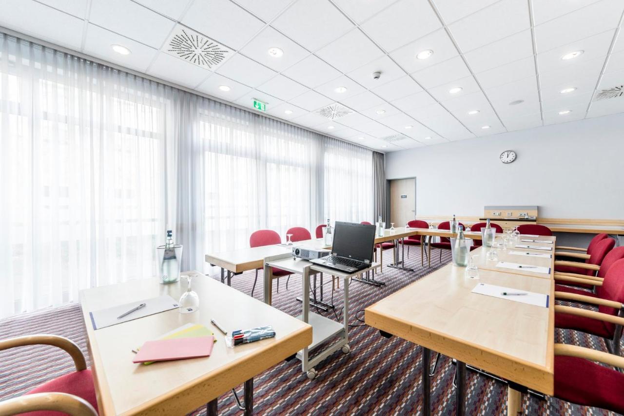 Holiday Inn Express Berlin City Centre By Ihg Esterno foto
