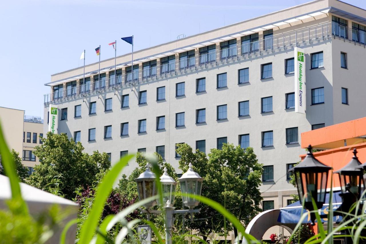 Holiday Inn Express Berlin City Centre By Ihg Esterno foto