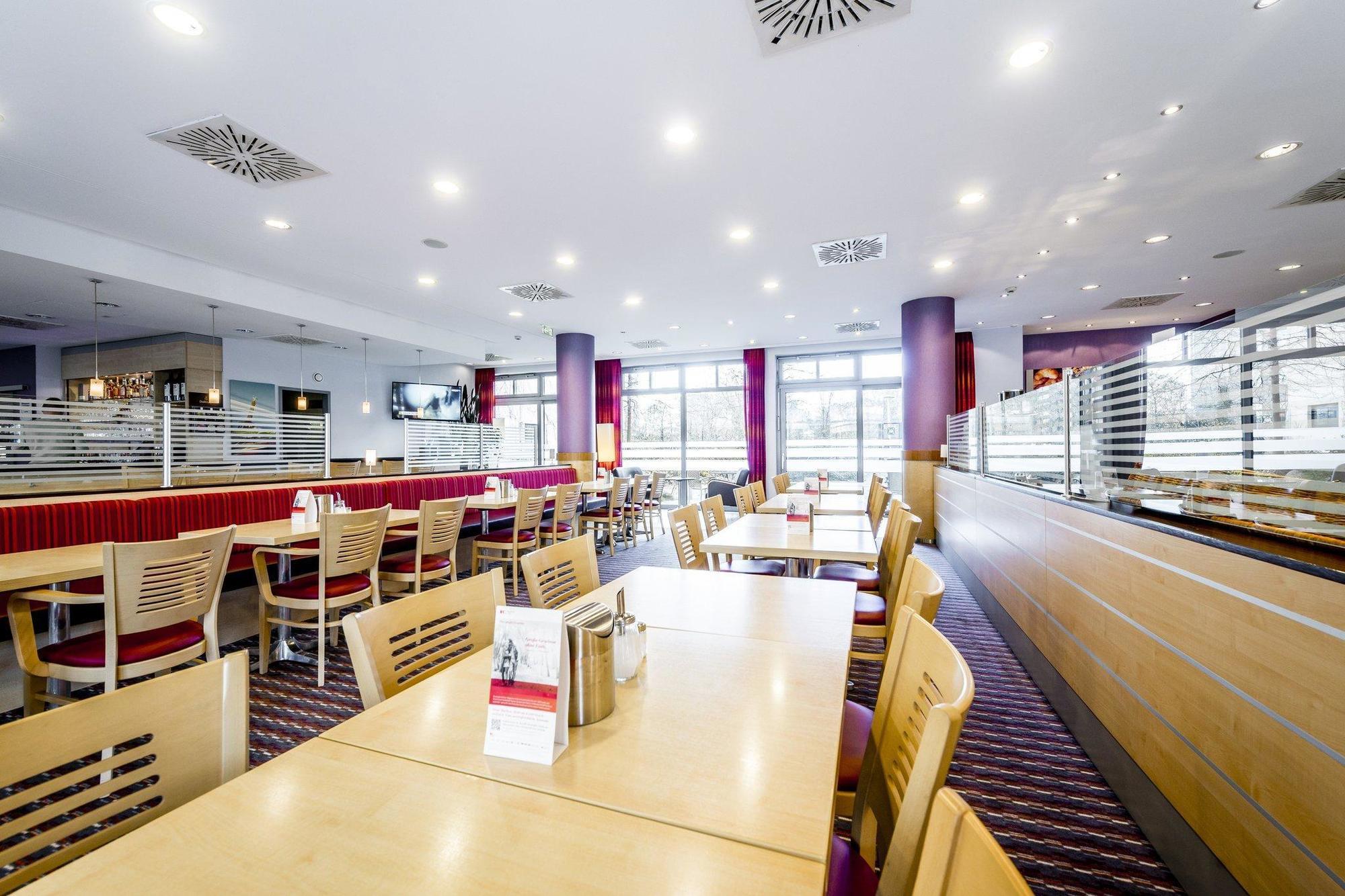 Holiday Inn Express Berlin City Centre By Ihg Esterno foto