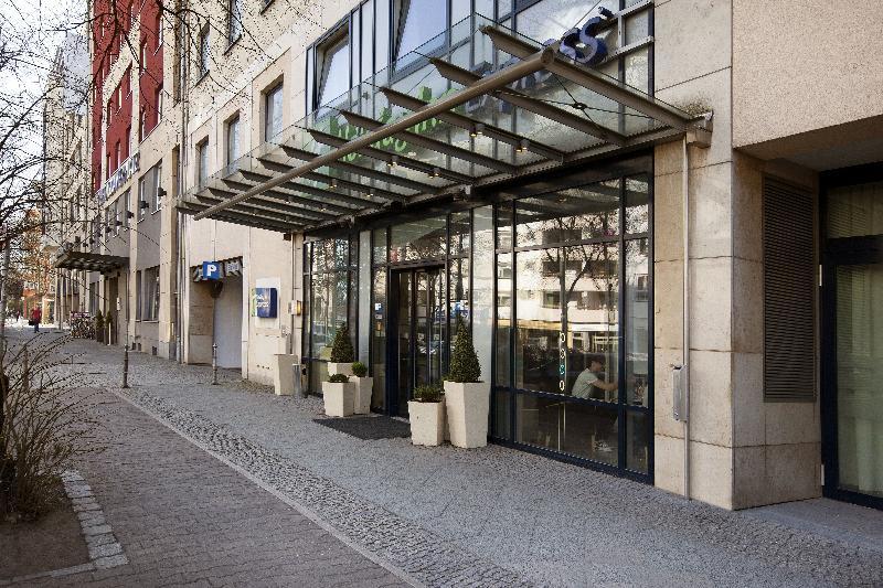 Holiday Inn Express Berlin City Centre By Ihg Esterno foto